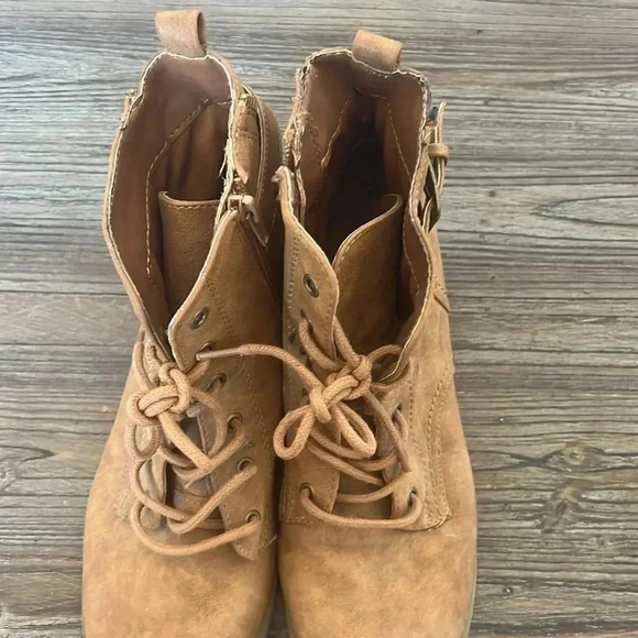 Women Boots size 8 1/2 - Picture 4 of 16